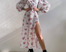 Цветочное платье-миди с разрезом и объемными рукавами Цветочное платье-миди с разрезом и объемными рукавами | PUSHKA SHOP