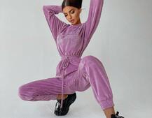 Плюшевый комбинезон, декорированный стразами Плюшевый комбинезон, декорированный стразами | PUSHKA SHOP