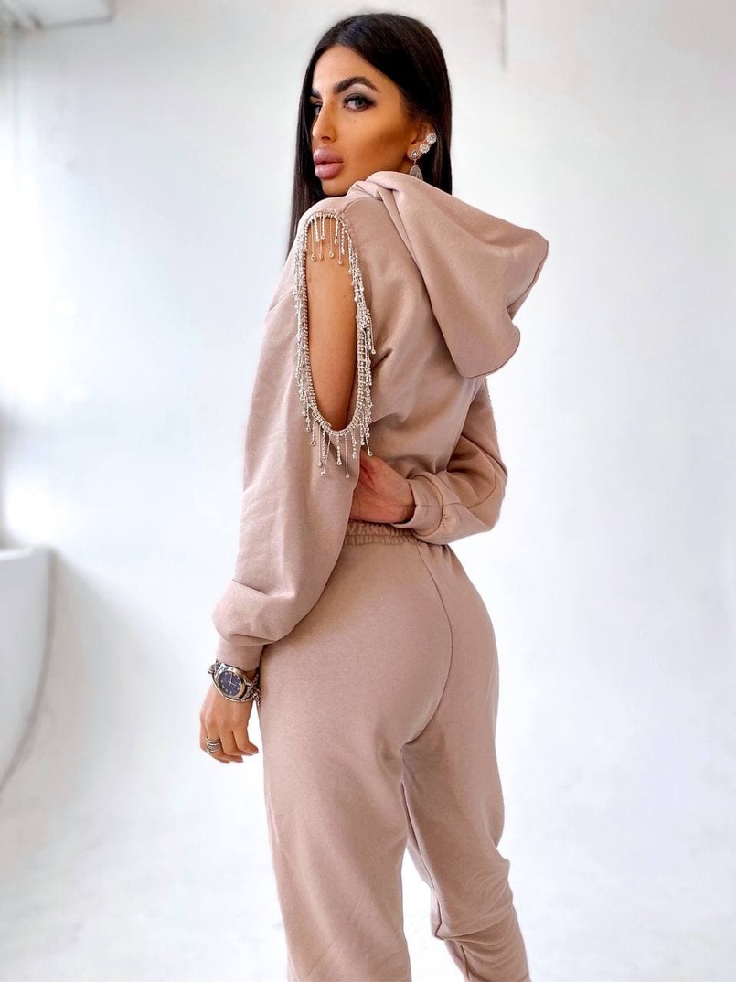 Костюм из качественной турецкой трехнитки, декорированный бахромой со стразами Костюм из качественной турецкой трехнитки, декорированный бахромой со стразами | PUSHKA SHOP