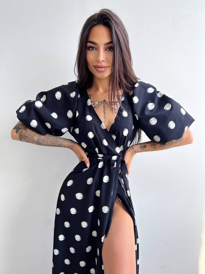 Платье миди в горох с запахом и объемными рукавами  Платье миди в горох с запахом и объемными рукавами  | PUSHKA SHOP