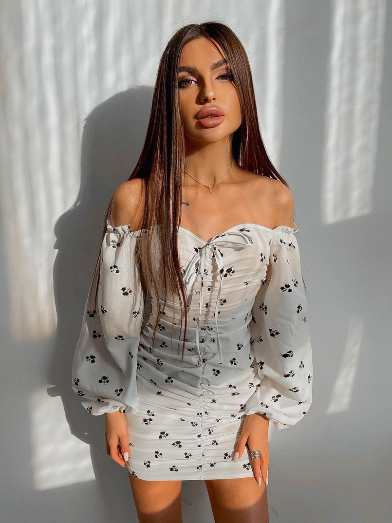 Платье со сборкой в цветочный принт Платье со сборкой в цветочный принт | PUSHKA SHOP