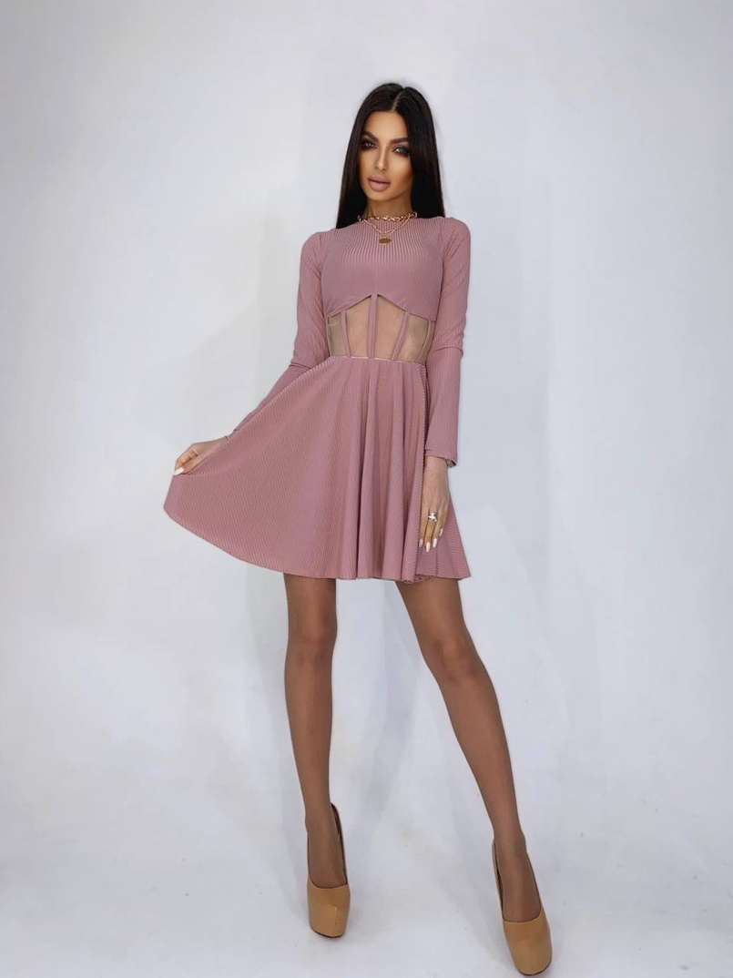 Приталенное платье с корсетной вставкой и пышной юбкой-солцем Приталенное платье с корсетной вставкой и пышной юбкой-солцем | PUSHKA SHOP