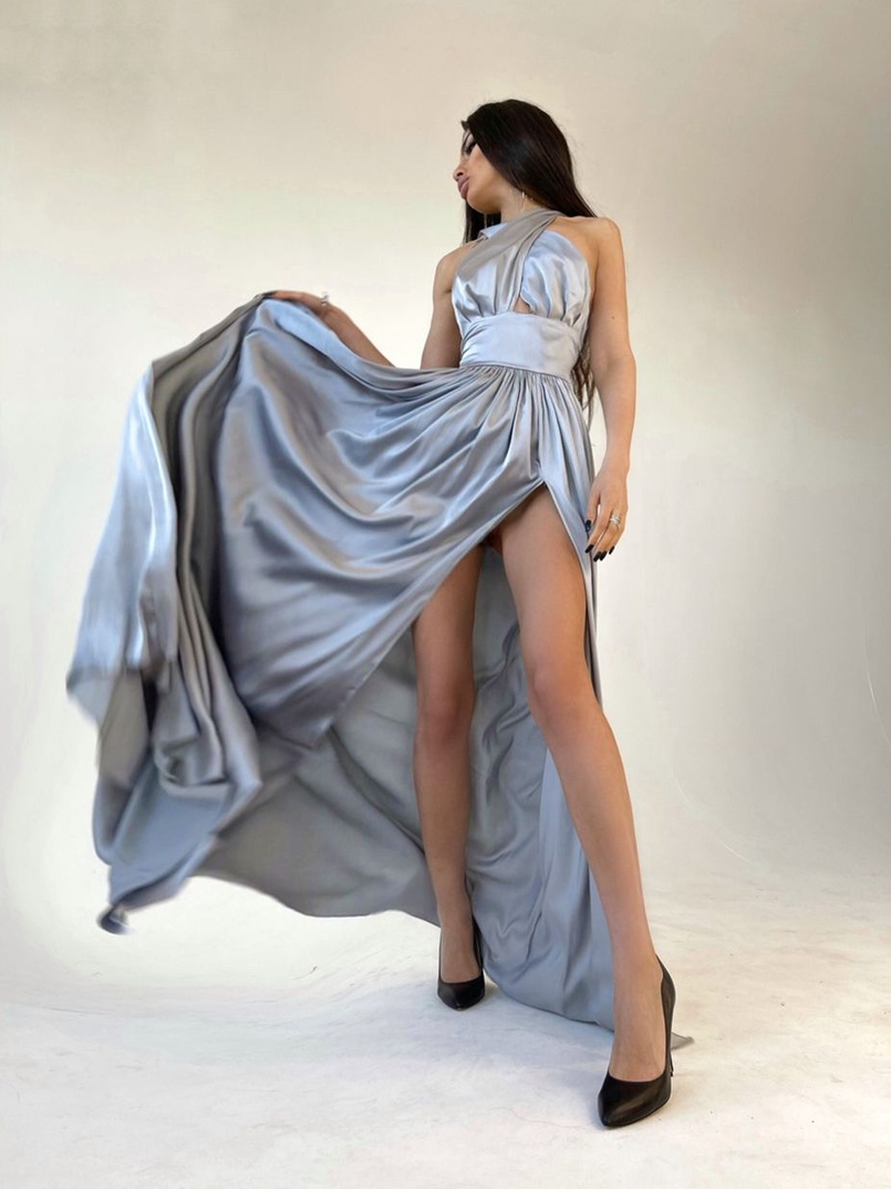 Платье макси с разрезом на юбке и верхом на завязках Платье макси с разрезом на юбке и верхом на завязках | PUSHKA SHOP