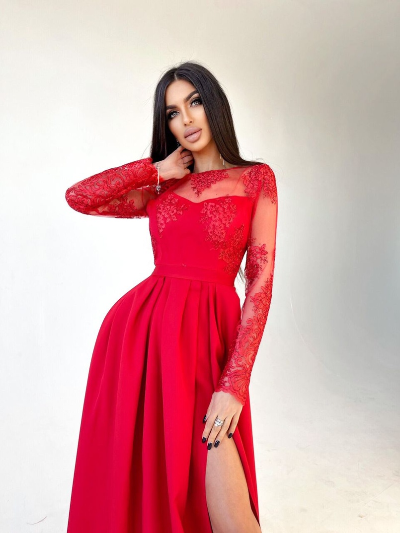 Платье макси с кружевным верхом и разрезом на юбке  | PUSHKA SHOP
