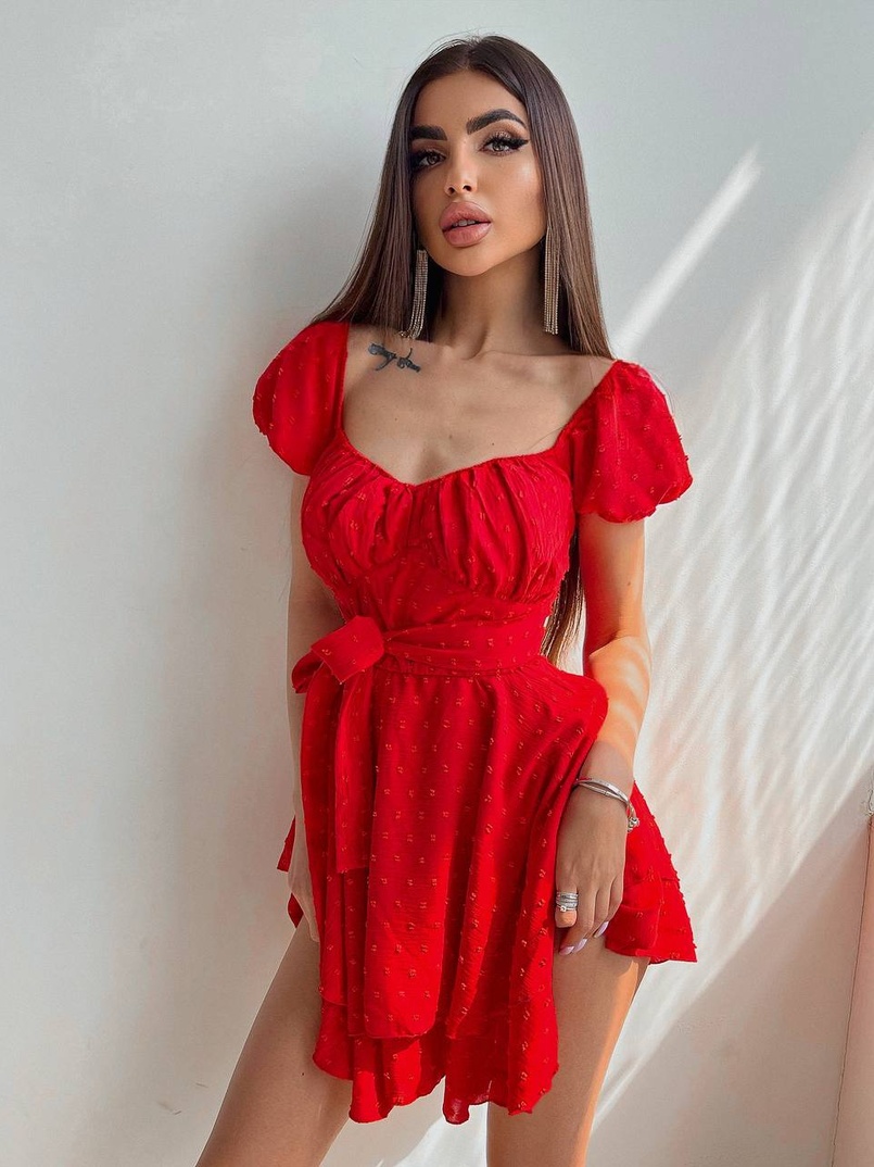 Платье со сборкой на груди и пышной юбкой Платье со сборкой на груди и пышной юбкой | PUSHKA SHOP