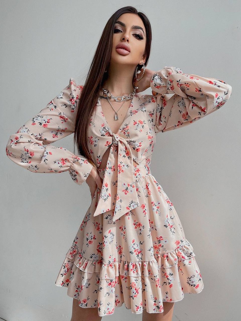 Цветочное платье с завязками на груди и пышной юбкой с оборками  Цветочное платье с завязками на груди и пышной юбкой с оборками  | PUSHKA SHOP