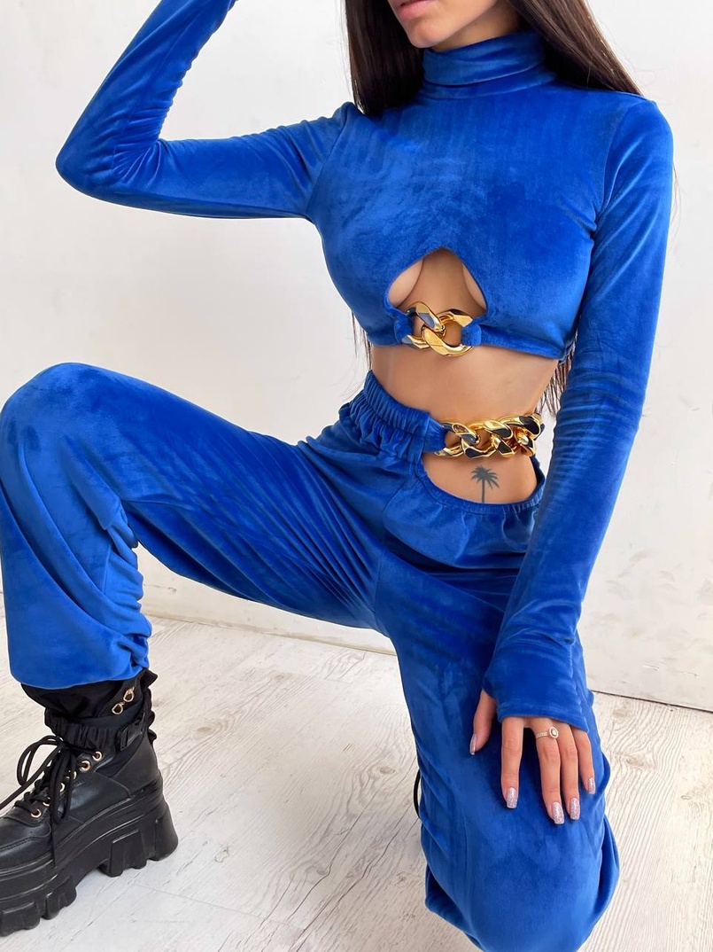Велюровий костюм з ланцюжками: топ + джоггери Велюровий костюм з ланцюжками: топ + джоггери | PUSHKA SHOP