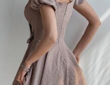 Платье со сборкой на груди и пышной юбкой  | PUSHKA SHOP