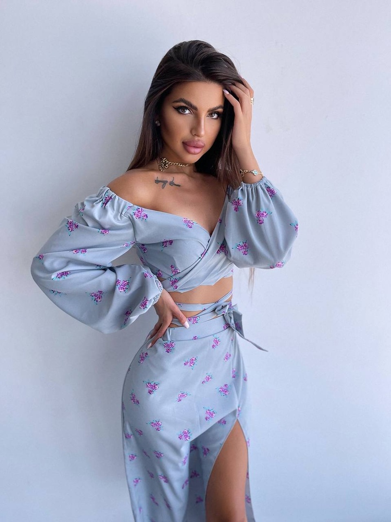 Квітковий комплект: топ із зав'язками на талії + спідниця міді з розрізом Квітковий комплект: топ із зав'язками на талії + спідниця міді з розрізом | PUSHKA SHOP