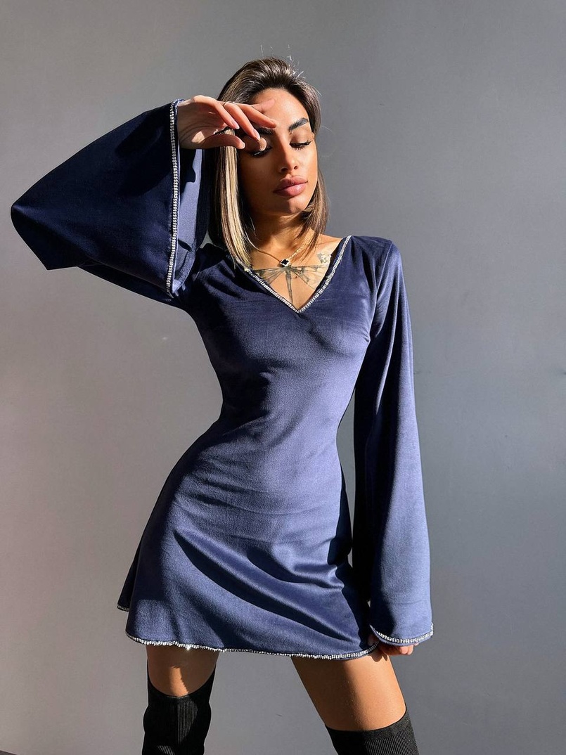 Оксамитова сукня,  декорована стразами з розкльошоними рукавами  | PUSHKA SHOP