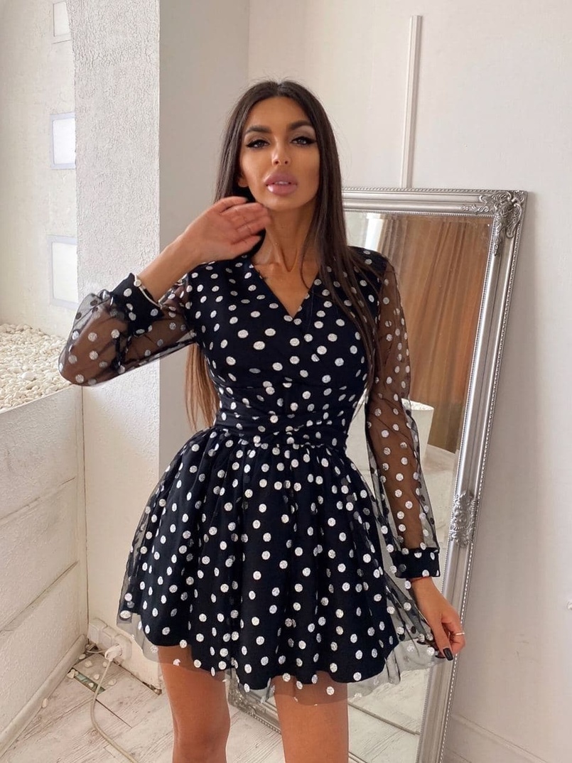 Милое платье с пышной юбочкой и запахом на груди Милое платье с пышной юбочкой и запахом на груди | PUSHKA SHOP