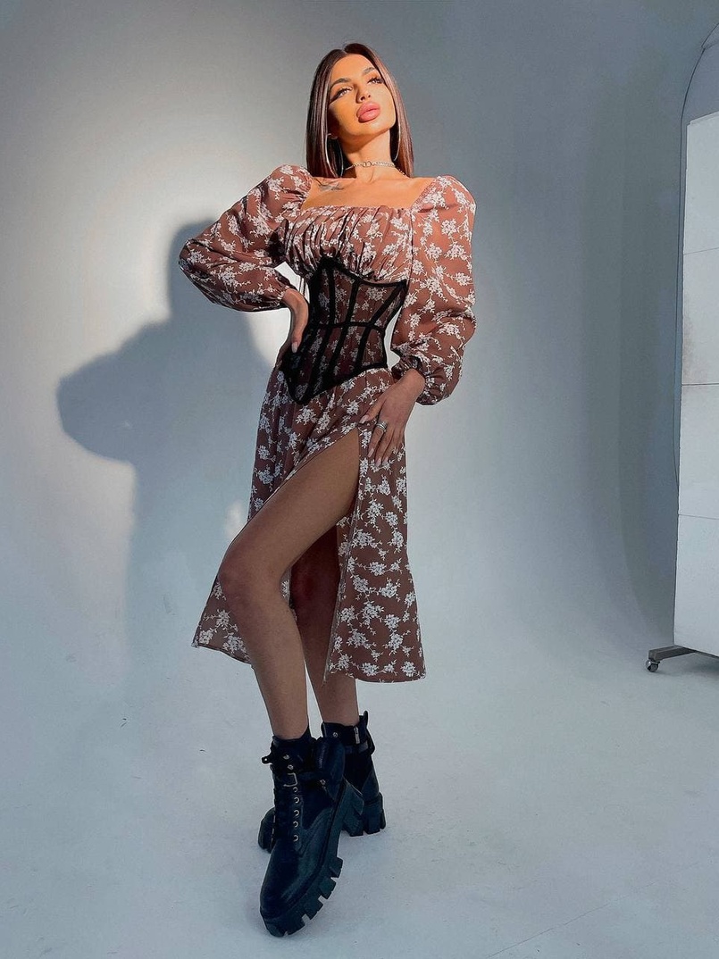 Цветочное платье миди с разрезом + прозрачный бельевой корсет Цветочное платье миди с разрезом + прозрачный бельевой корсет | PUSHKA SHOP