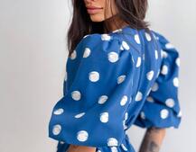 Платье миди в горох с запахом и объемными рукавами Платье миди в горох с запахом и объемными рукавами | PUSHKA SHOP