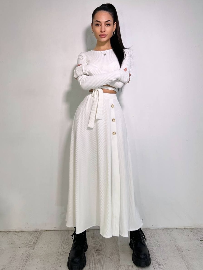 Трикотажный комплект: юбка миди с разрезом + топ с завязками на талии Трикотажный комплект: юбка миди с разрезом + топ с завязками на талии | PUSHKA SHOP