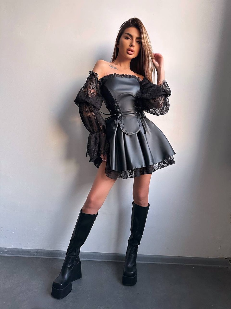 Корсетна сукня з еко-шкіри з мереживними рукавами | PUSHKA SHOP