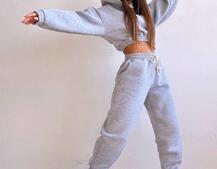 Базовий костюм на флісі з об'ємними капюшоном Базовий костюм на флісі з об'ємними капюшоном | PUSHKA SHOP