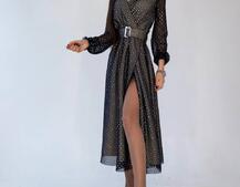 Платье миди с запахом на груди и разрезом на юбке Платье миди с запахом на груди и разрезом на юбке | PUSHKA SHOP