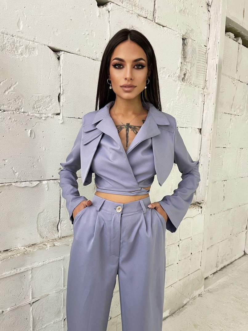 Укорочённый пиджак с завязками на талии и расклешоные брюки  Укорочённый пиджак с завязками на талии и расклешоные брюки  | PUSHKA SHOP