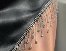 Комплект: топ с чашечками + юбка, декорированным бахромой из страз Комплект: топ с чашечками + юбка, декорированным бахромой из страз | PUSHKA SHOP