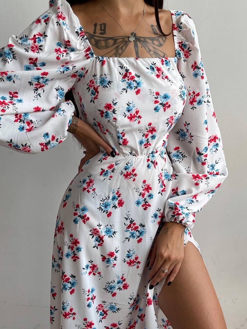 Сукня зі шнурівкою по спинці та розрізом на спідниці Сукня зі шнурівкою по спинці та розрізом на спідниці | PUSHKA SHOP