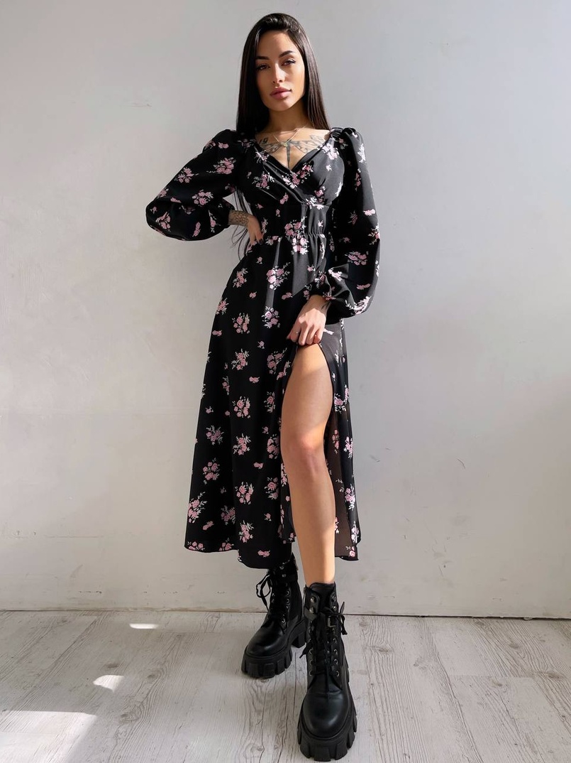 Цветочное платье-миди с разрезом и объемными рукавами Цветочное платье-миди с разрезом и объемными рукавами | PUSHKA SHOP