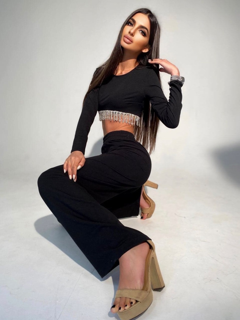 Костюм с расклешенными штанинами , декорированный бахромой из камней Костюм с расклешенными штанинами , декорированный бахромой из камней | PUSHKA SHOP