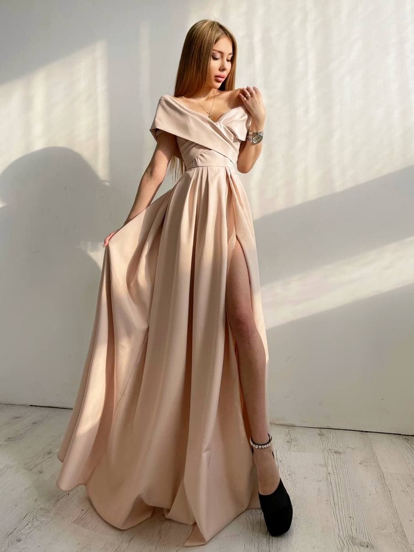 Платье-макси с разрезом | PUSHKA SHOP