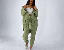 Тёплая удлиненная рубашка с крупными карманами  и трендовые джоггеры Тёплая удлиненная рубашка с крупными карманами  и трендовые джоггеры | PUSHKA SHOP