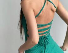 Трикотажное платье со шнуровкой на спинке и вырезом на ножке  | PUSHKA SHOP