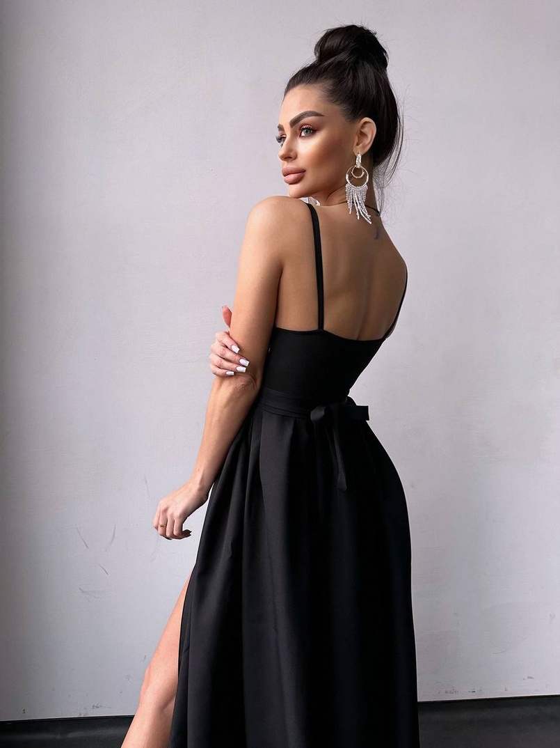 Сукня максі на тонких бретелях з розрізом на спідниці  | PUSHKA SHOP