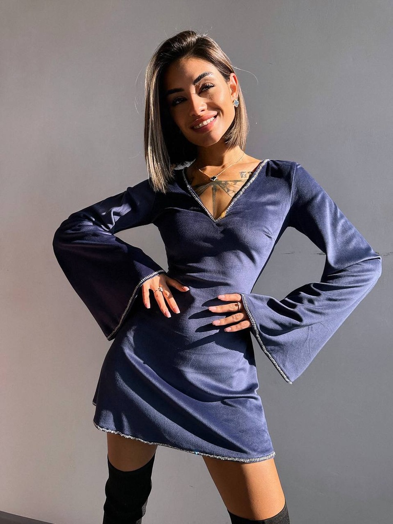 Оксамитова сукня,  декорована стразами з розкльошоними рукавами  | PUSHKA SHOP