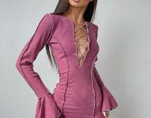 Трикотажное платье с контрастными элементами и шнуровкой Трикотажное платье с контрастными элементами и шнуровкой | PUSHKA SHOP