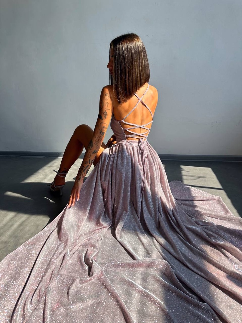 Сяюча сукня максі зі шнурівкою на спинці Сяюча сукня максі зі шнурівкою на спинці | PUSHKA SHOP