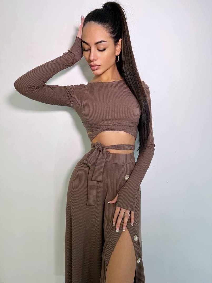 Трикотажный комплект: юбка  миди с разрезом + топ с завязками на талии  | PUSHKA SHOP