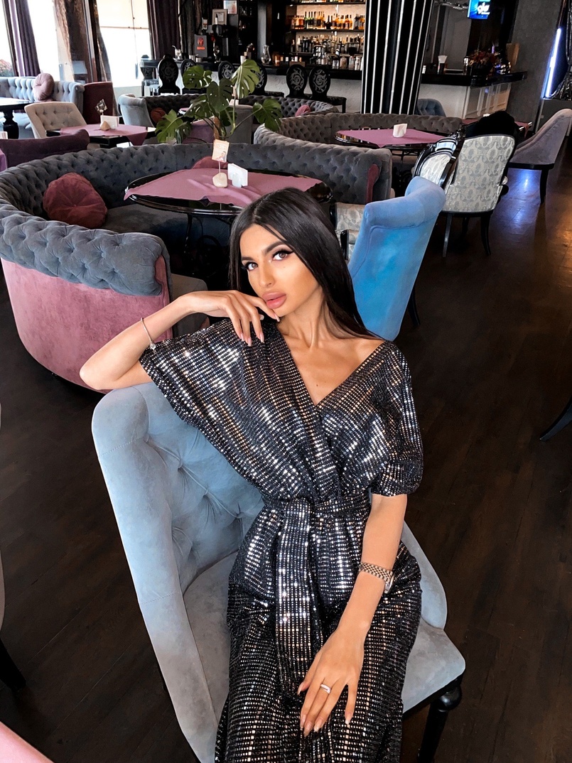 Эффектный комбинезон с расклешенными брюками Эффектный комбинезон с расклешенными брюками | PUSHKA SHOP