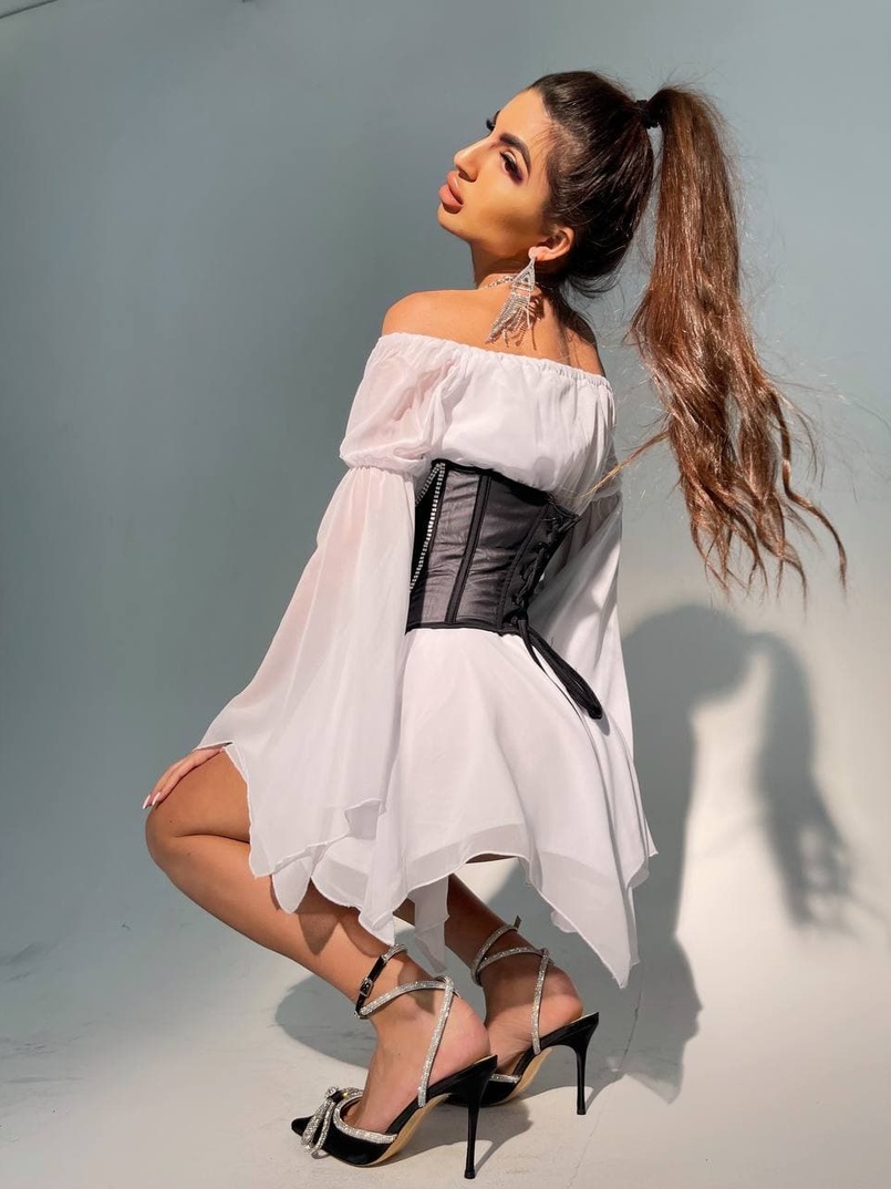 Шифоновое платье ассиметричного кроя с расклешенными рукавами + корсет декорированный стразами  | PUSHKA SHOP