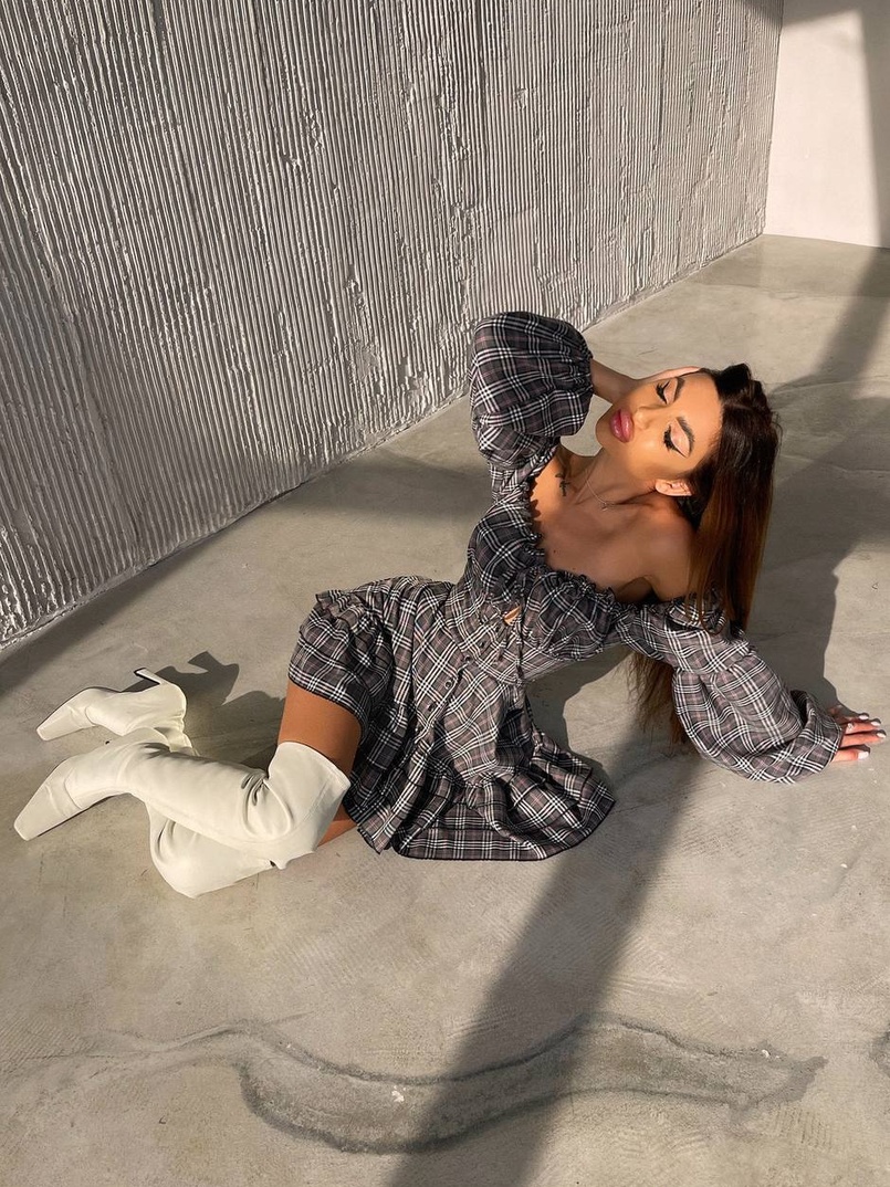 Сукня з об'ємними рукавами та пишною спідницею Сукня з об'ємними рукавами та пишною спідницею | PUSHKA SHOP