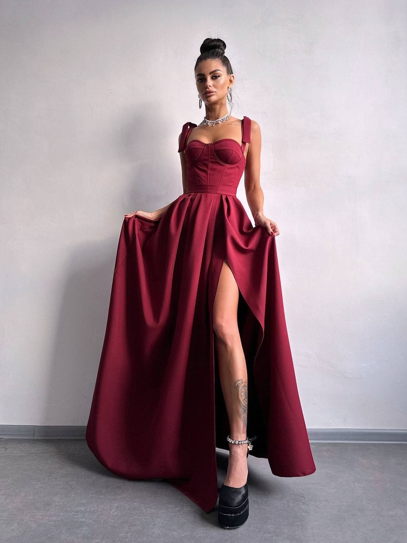 Сукня максі із чашечками та корсетним верхом Сукня максі із чашечками та корсетним верхом | PUSHKA SHOP