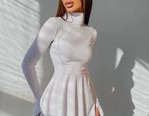 Приталенное трикотажное платье с высоким горлом | PUSHKA SHOP