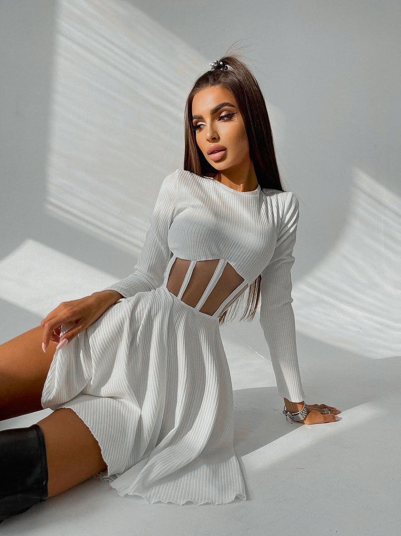 Приталенное платье с корсетной вставкой и пышной юбкой-солцем Приталенное платье с корсетной вставкой и пышной юбкой-солцем | PUSHKA SHOP