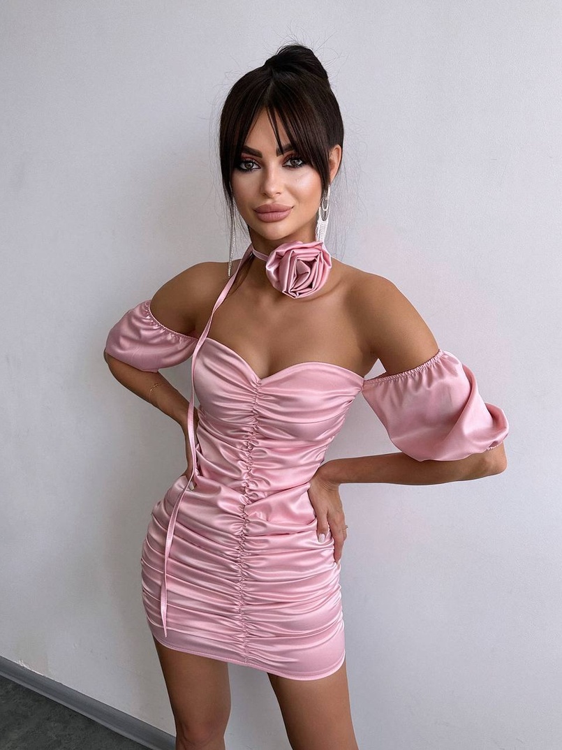 Сукня - міні з драпіруванням та трояндою-чокером Сукня - міні з драпіруванням та трояндою-чокером | PUSHKA SHOP