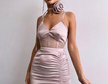 Сукня - міні з драпіруванням та трояндою-чокером Сукня - міні з драпіруванням та трояндою-чокером | PUSHKA SHOP