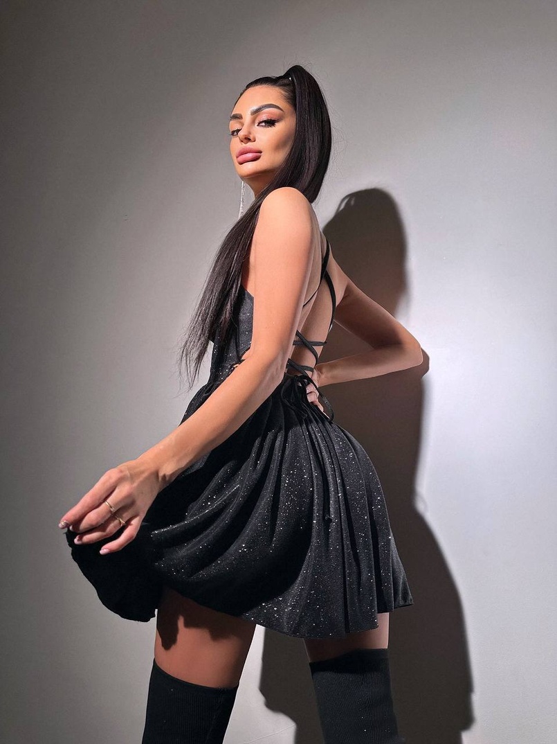 Блискуча сукня з пишною спідницею та шнурівкою на спинці | PUSHKA SHOP