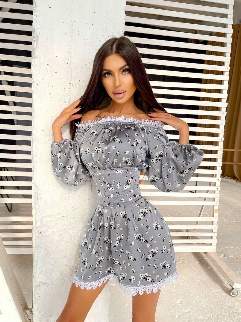 Шелковое платье,декорированное кружевом, в комплекте с корсетом Шелковое платье,декорированное кружевом, в комплекте с корсетом | PUSHKA SHOP