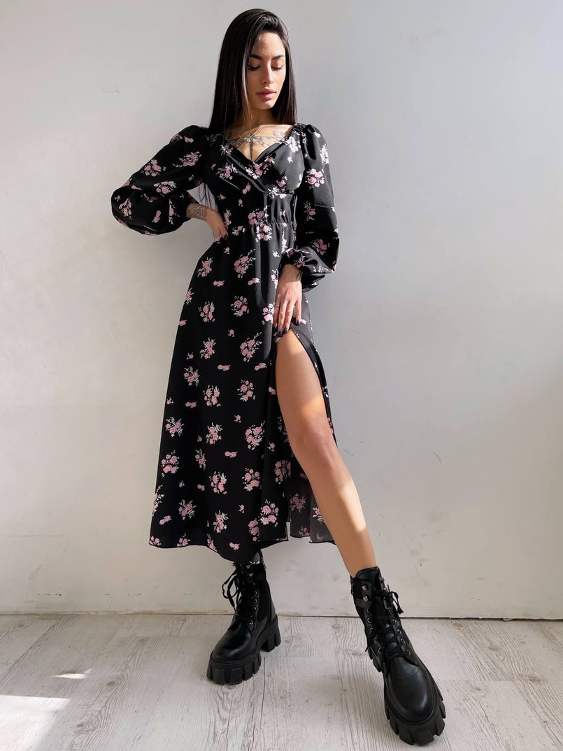 Цветочное платье-миди с разрезом и объемными рукавами Цветочное платье-миди с разрезом и объемными рукавами | PUSHKA SHOP
