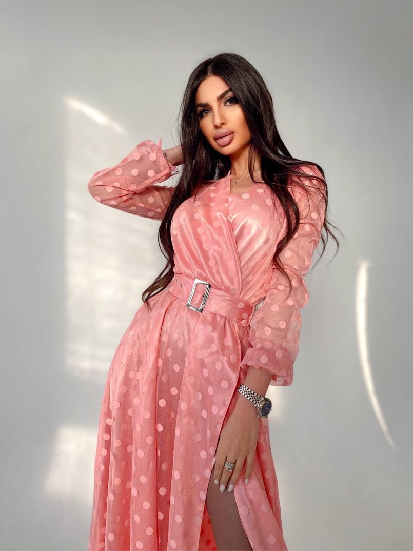 Платье миди с запахом на груди и разрезом на юбке Платье миди с запахом на груди и разрезом на юбке | PUSHKA SHOP