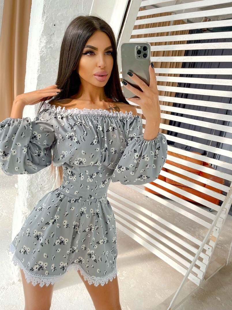 Шелковое платье,декорированное кружевом, в комплекте с корсетом Шелковое платье,декорированное кружевом, в комплекте с корсетом | PUSHKA SHOP