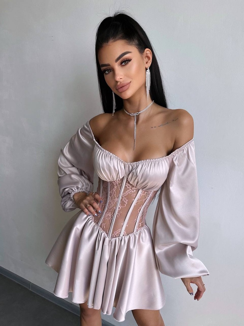 Атласна сукня з обʼємними рукавами та мереживом Атласна сукня з обʼємними рукавами та мереживом | PUSHKA SHOP