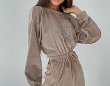 Плюшевый комбинезон, декорированный стразами Плюшевый комбинезон, декорированный стразами | PUSHKA SHOP