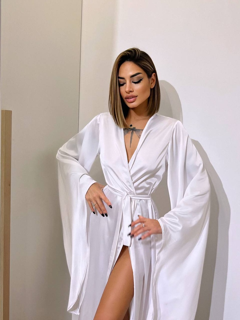 Шовковий халатик із розкльошеними рукавами Шовковий халатик із розкльошеними рукавами | PUSHKA SHOP